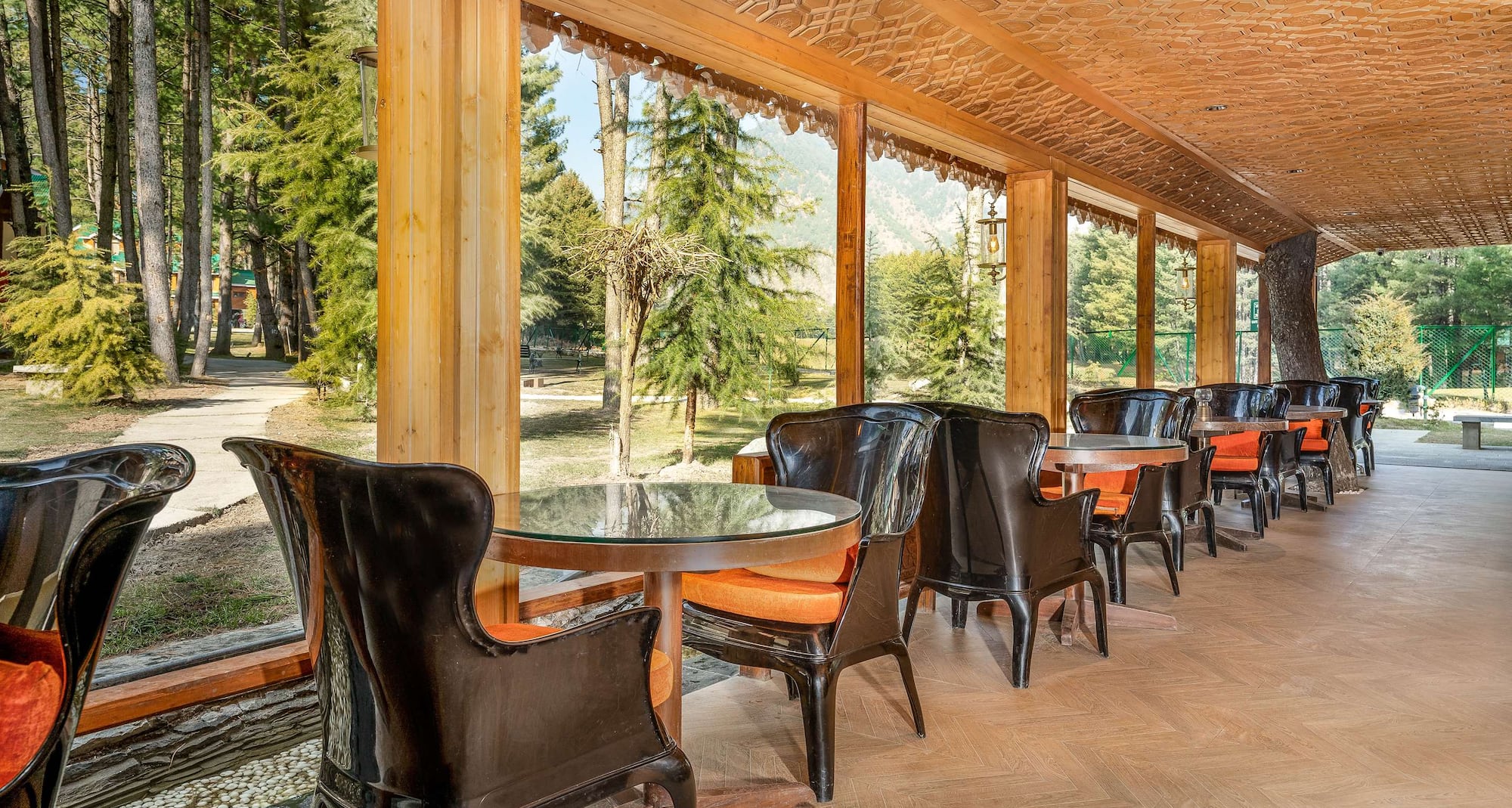 Radisson Golf Resort Pahalgam - Tea Lounge and Deli alfresco area