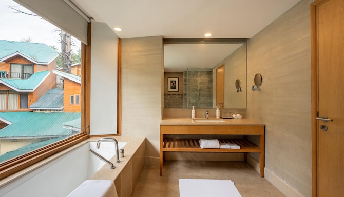 Radisson Golf Resort Pahalgam - Executive Suite Bath