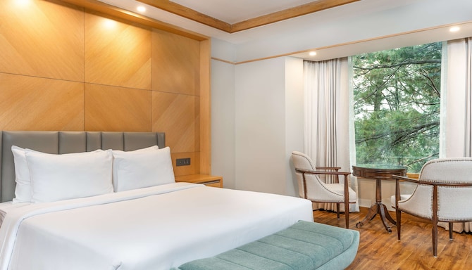 Radisson Golf Resort Pahalgam - Suite with seperate living & bedroom area