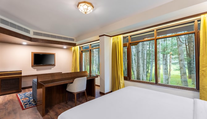 Radisson Golf Resort Pahalgam - Junior Suite