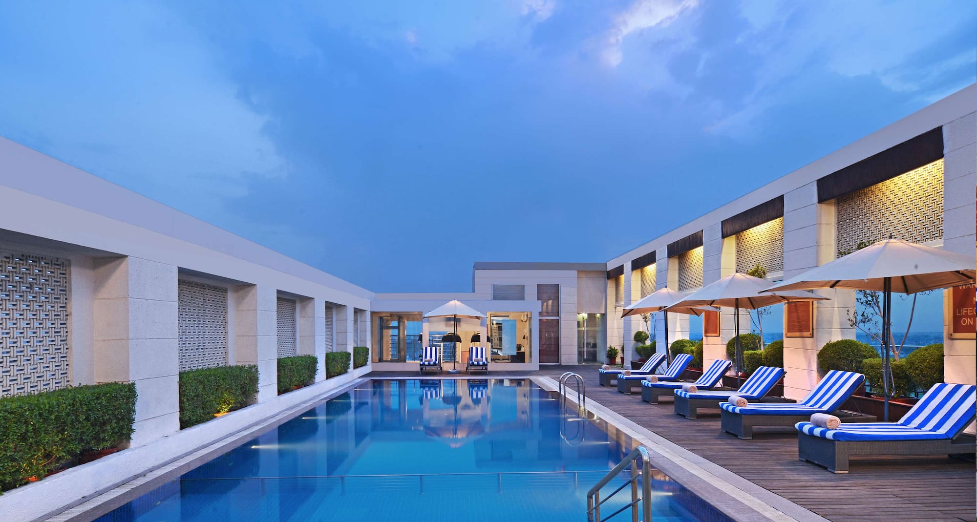 Radisson Hotel Agra - Rooftop Pool