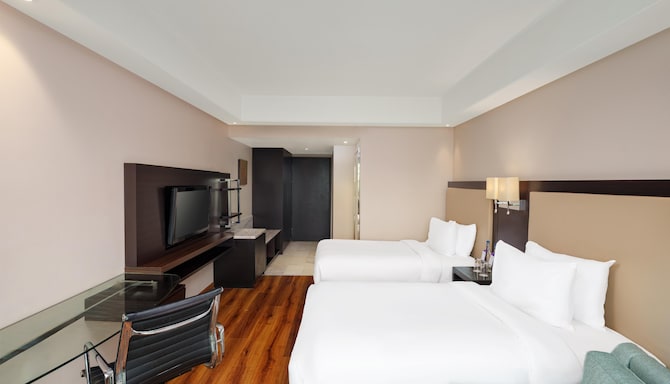Radisson Hotel Agra - Deluxe Twin City View Bedroom Reverse