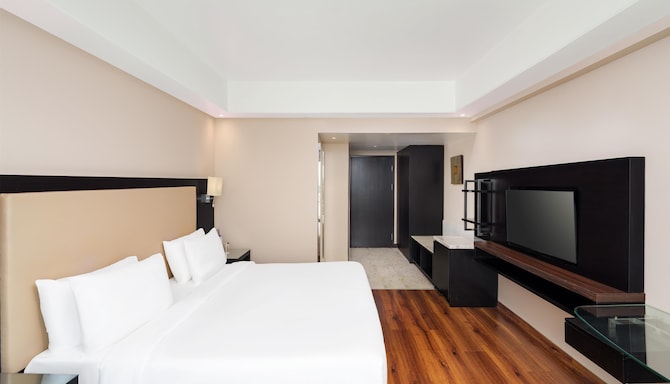 Radisson Hotel Agra - Superior Bedroom Reverse Taj View