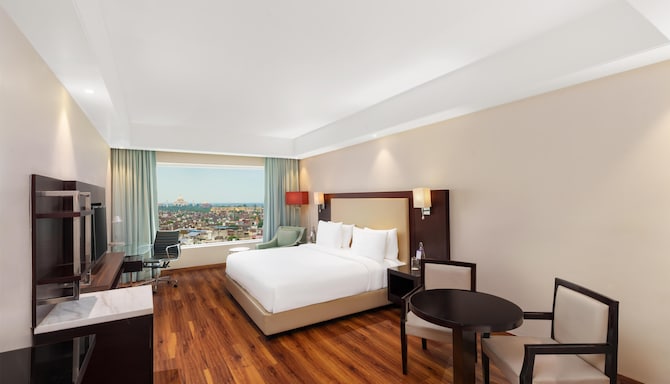 Radisson Hotel Agra - Executive Bedroom Taj View