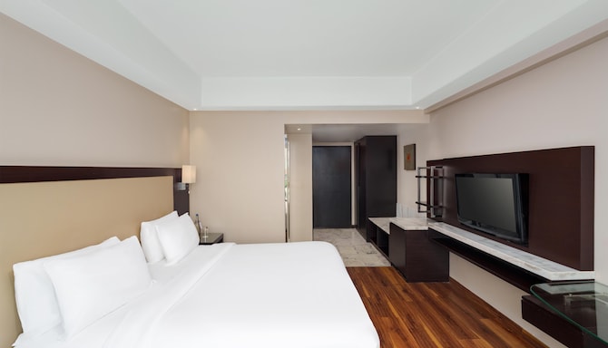 Radisson Hotel Agra - Standard City View Bedroom Reverse