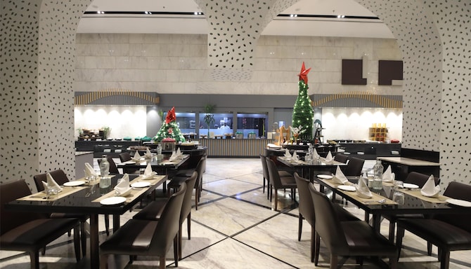 Radisson Hotel Agra - Restaurant