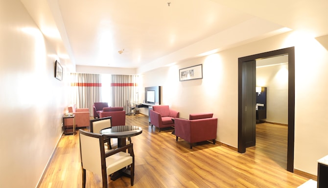 Radisson Hotel Agra - Suite Room
