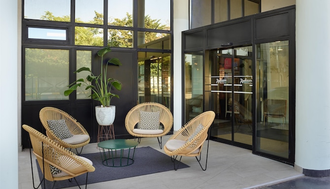 Radisson Hotel Aix En Provence - Vy över fasaden