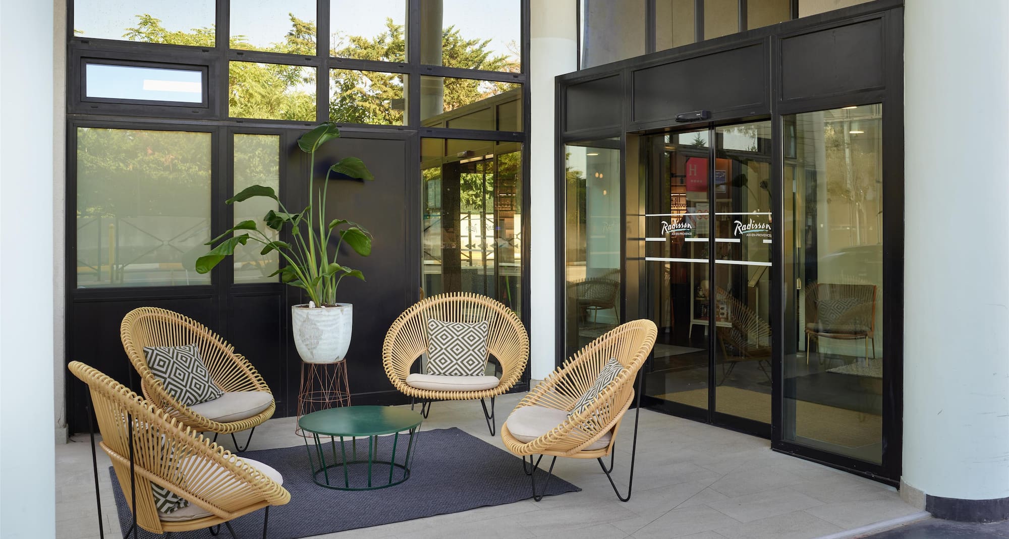 Radisson Hotel Aix En Provence - Hotel Entrance