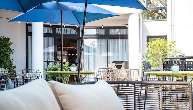 Radisson Hotel Aix En Provence - Outside Restaurant