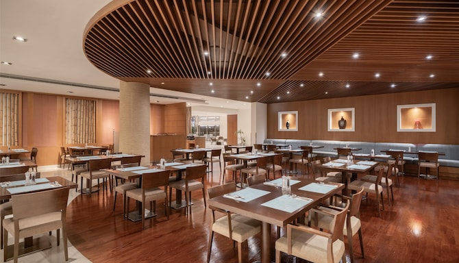 Park Inn by Radisson Al Khobar - Palms Restaurant