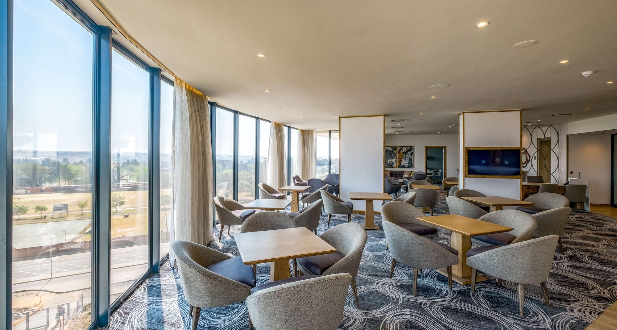 Radisson Hotel and Convention Centre OR Tambo Airport - Executive business lounge and breakfast area