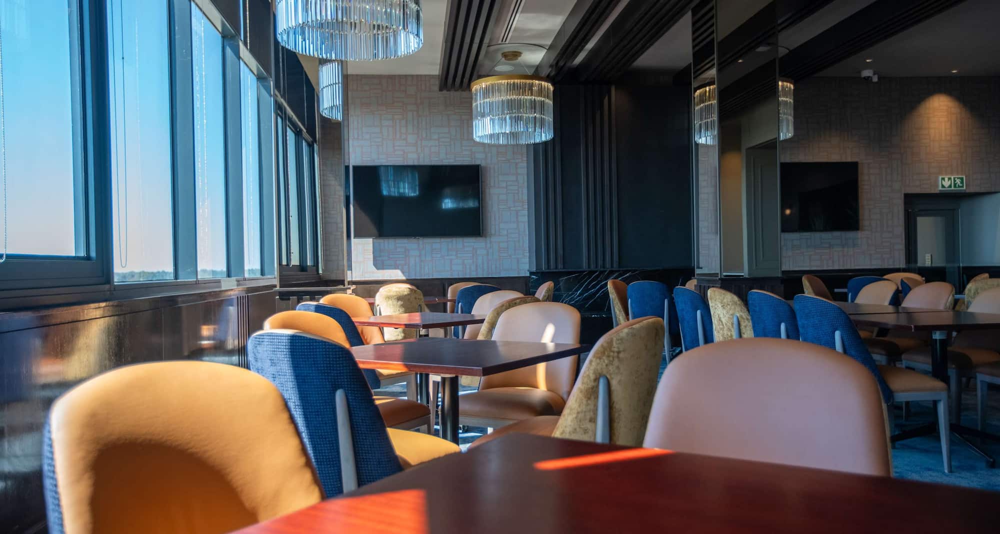 Radisson Hotel and Convention Centre OR Tambo Airport - Cigar Lounge Area