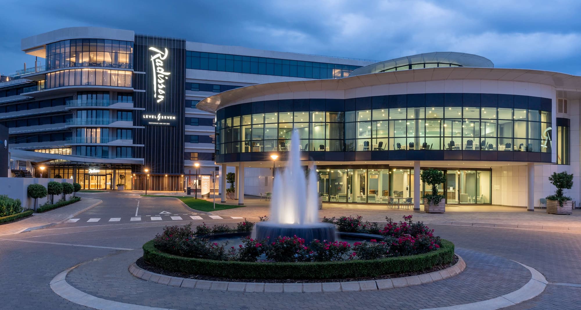 Radisson Hotel and Convention Centre OR Tambo Airport - Hotel Exterior