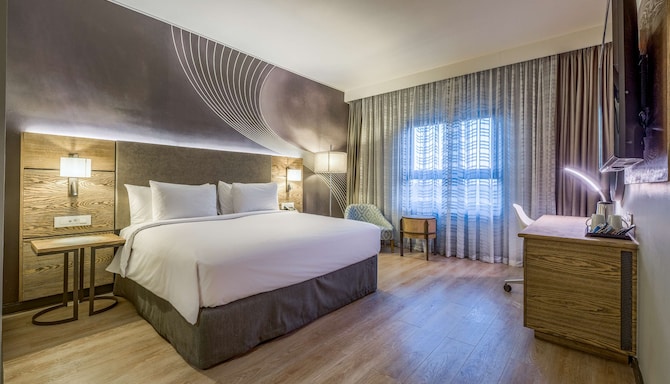 Radisson Hotel and Convention Centre OR Tambo Airport - Guest room