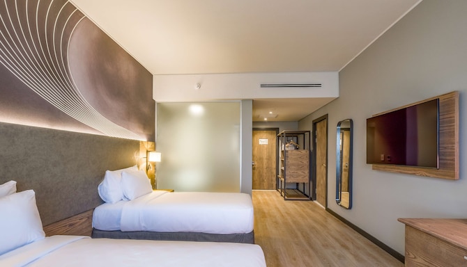 Radisson Hotel and Convention Centre OR Tambo Airport - Standard twin room