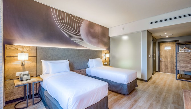 Radisson Hotel and Convention Centre OR Tambo Airport - Standard twin room
