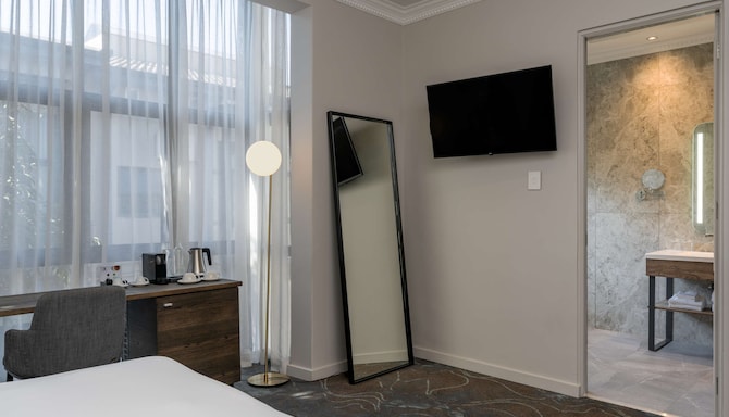 Radisson Hotel and Convention Centre OR Tambo Airport - Boutique Premium Room