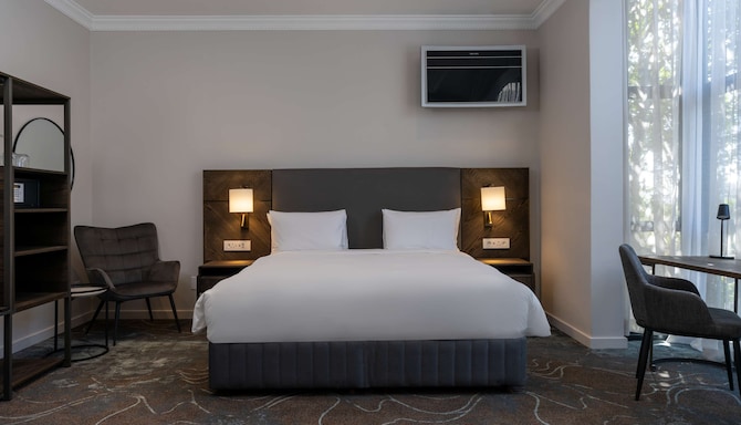 Radisson Hotel and Convention Centre OR Tambo Airport - Boutique Standard & Premium Room