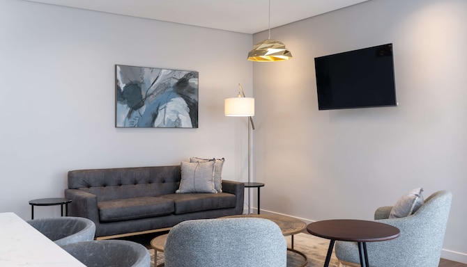 Radisson Hotel and Convention Centre OR Tambo Airport - Boutique One Bedroom Apartment