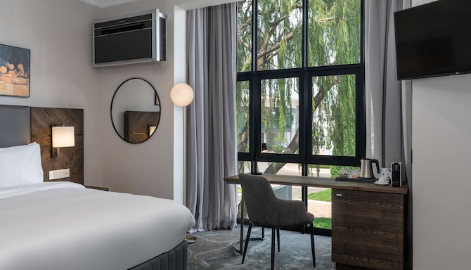 Radisson Hotel and Convention Centre OR Tambo Airport - Premium Room Boutique Building