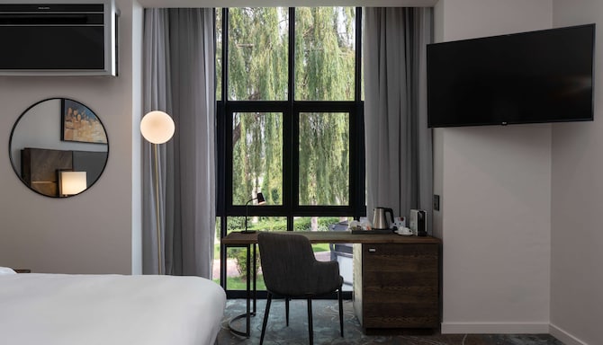 Radisson Hotel and Convention Centre OR Tambo Airport - Premium Room Boutique Building