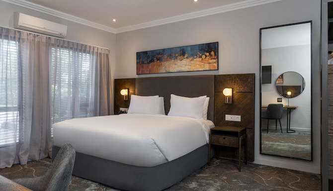 Radisson Hotel and Convention Centre OR Tambo Airport - Standard Room Boutique Building