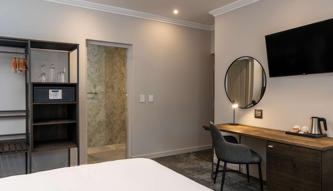 Radisson Hotel and Convention Centre OR Tambo Airport - Standard Room Boutique Building