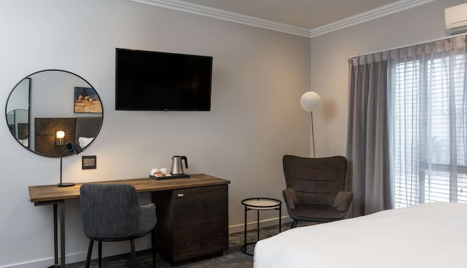 Radisson Hotel and Convention Centre OR Tambo Airport - Standard Room Boutique Building
