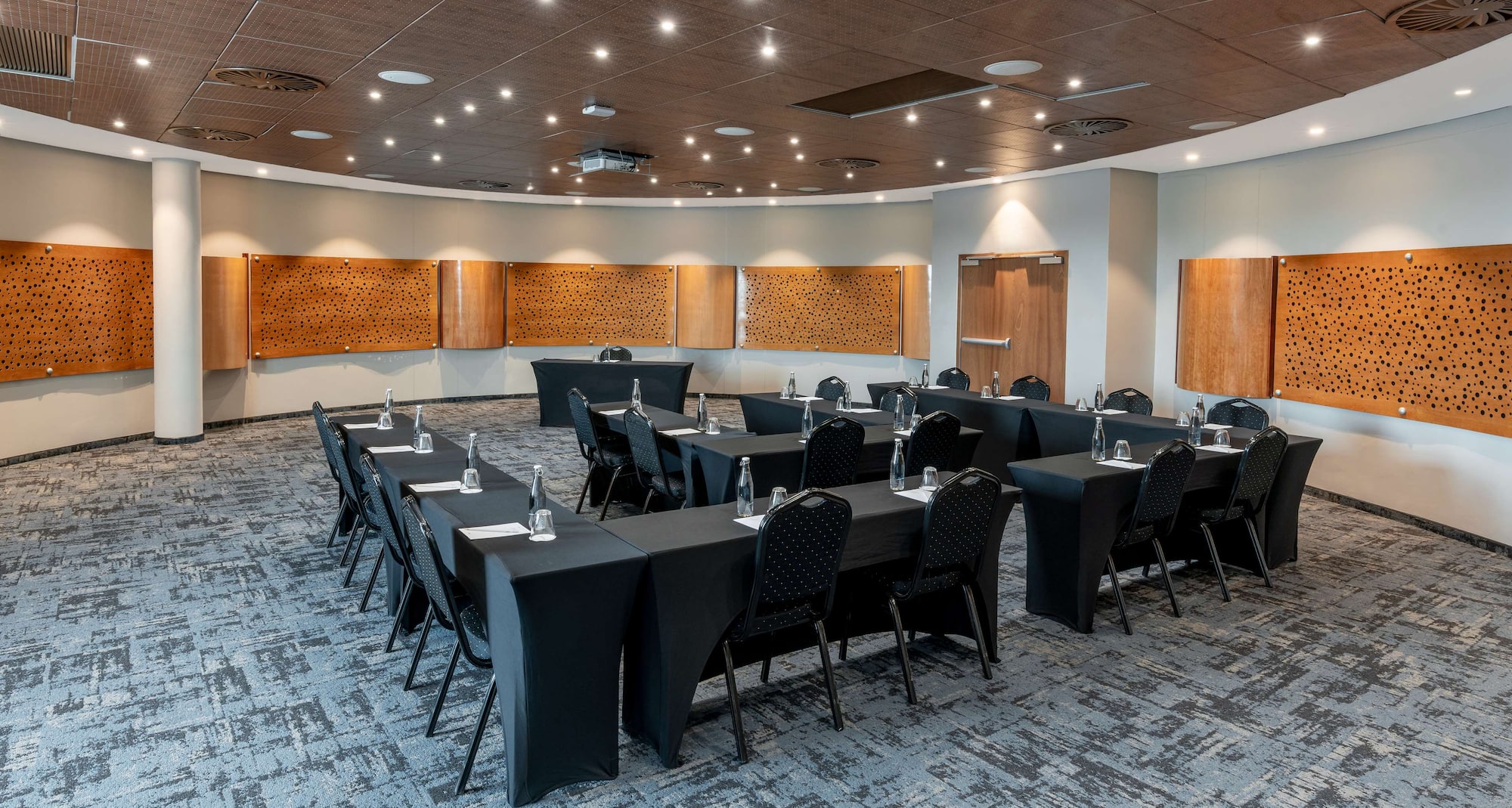 Radisson Hotel &amp; Convention Centre, Johannesburg, O.R. Tambo - قاعة اجتماعات