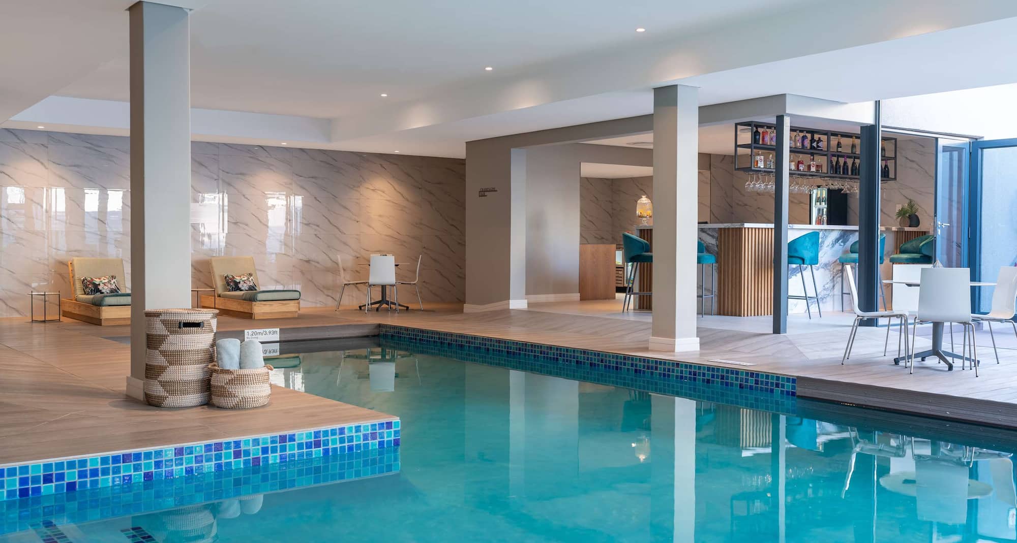Radisson Hotel & Convention Centre, Johannesburg, O.R. Tambo - Spa - indoor pool