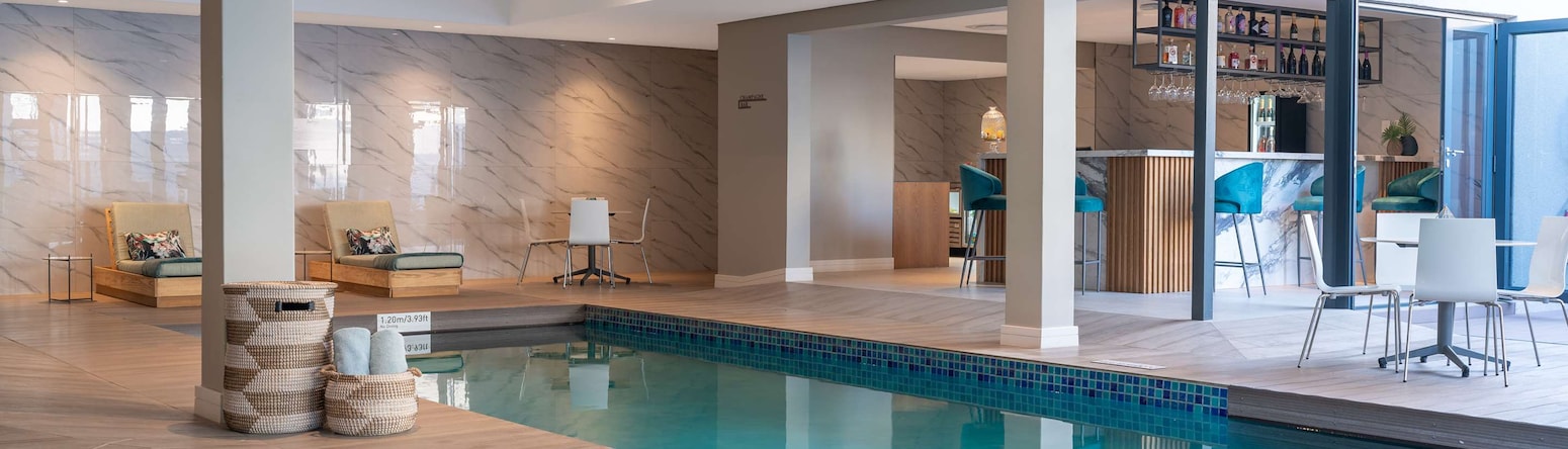 Radisson Hotel & Convention Centre, Johannesburg, O.R. Tambo - Spa - indoor pool