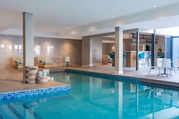 Radisson Hotel & Convention Centre, Johannesburg, O.R. Tambo - Spa - indoor pool