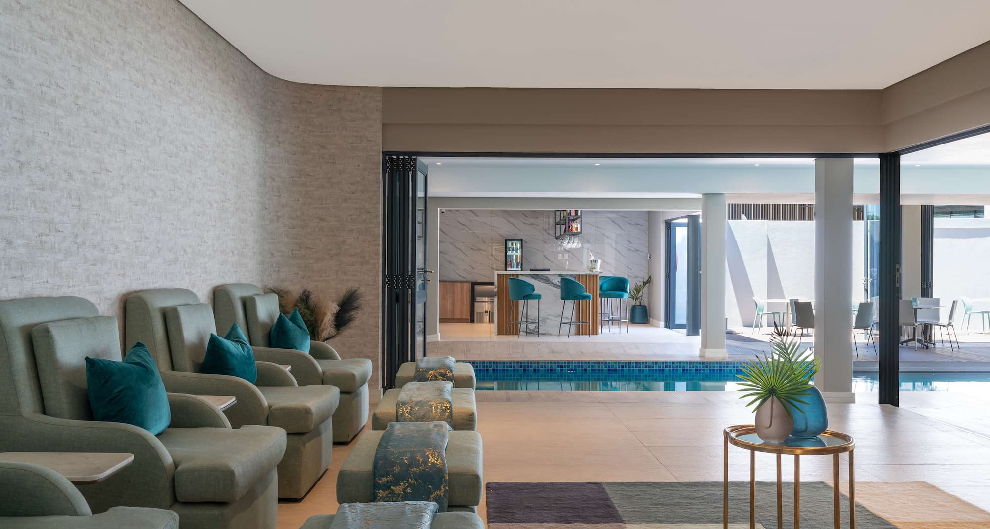 Radisson Hotel and Convention Centre OR Tambo Airport - Spa - pool relaxation