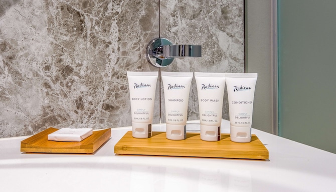 Radisson Hotel and Convention Centre OR Tambo Airport - Suite amenities