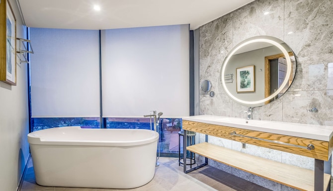 Radisson Hotel and Convention Centre OR Tambo Airport - Junior suite - bathroom