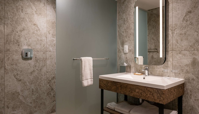 Radisson Hotel and Convention Centre OR Tambo Airport - Three Bedroom Apartment Boutique Building