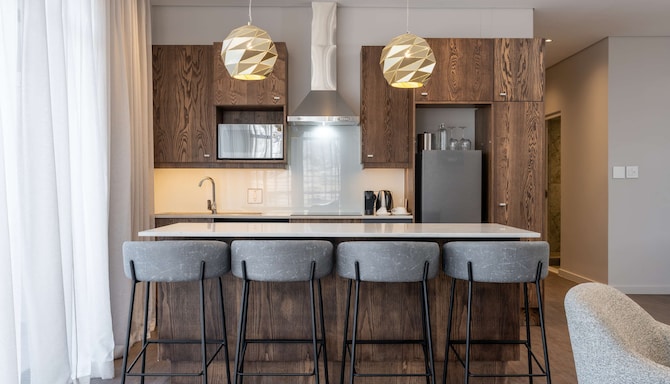 Radisson Hotel and Convention Centre OR Tambo Airport - Boutique Building - One Bedroom Apartment kitchen