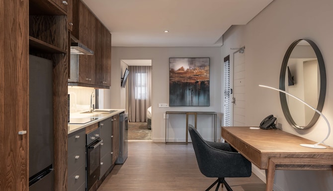Radisson Hotel and Convention Centre OR Tambo Airport - Three Bedroom Apartment Boutique Building