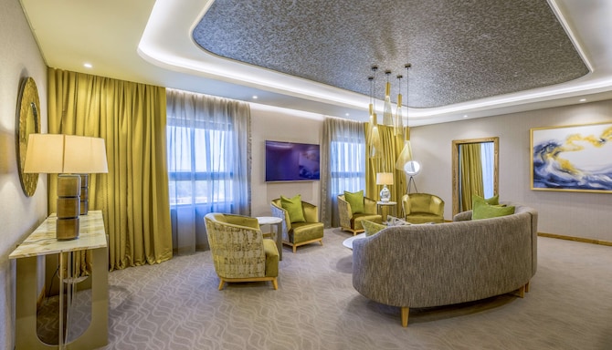 Radisson Hotel and Convention Centre OR Tambo Airport - Presidential suite - living room