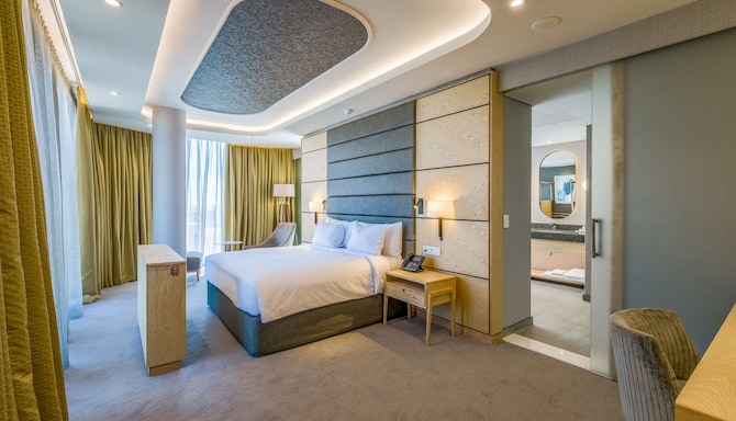 Radisson Hotel and Convention Centre OR Tambo Airport - Presidential suite