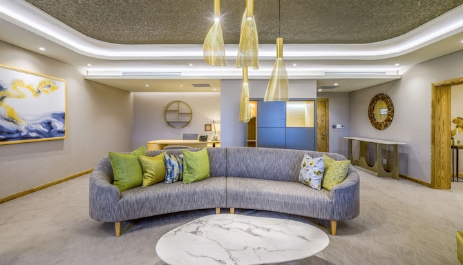 Radisson Hotel and Convention Centre OR Tambo Airport - Presidential suite - living room