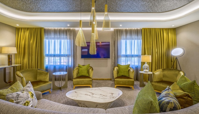 Radisson Hotel and Convention Centre OR Tambo Airport - Presidential suite - living room