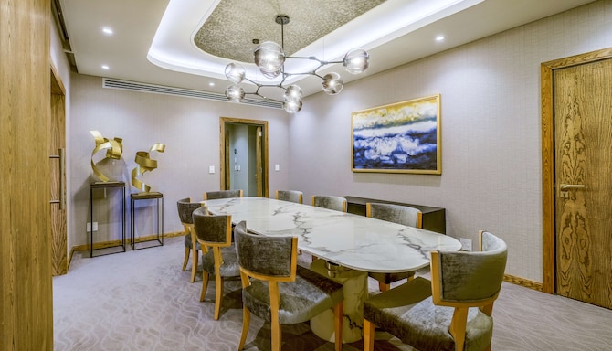 Radisson Hotel and Convention Centre OR Tambo Airport - Presidential suite - dinning room