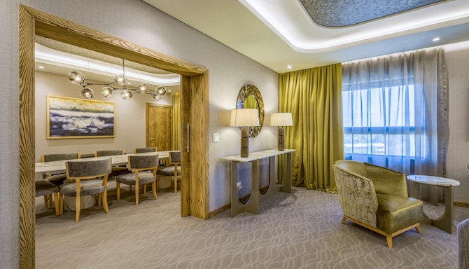 Radisson Hotel and Convention Centre OR Tambo Airport - Presidential suite - dinning & living room