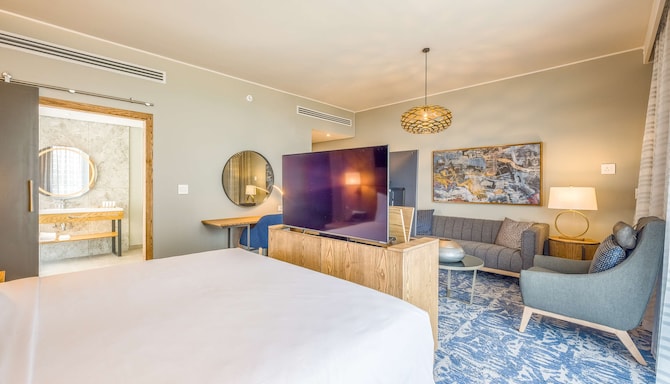 Radisson Hotel and Convention Centre OR Tambo Airport - Junior suite - TV up
