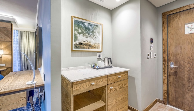 Radisson Hotel and Convention Centre OR Tambo Airport - Junior suite - tea and coffee facilities