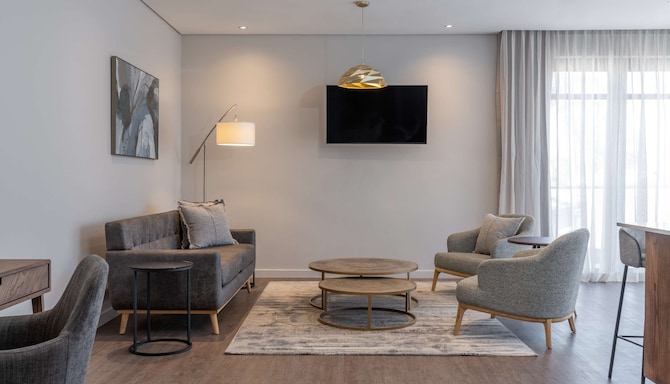 Radisson Hotel and Convention Centre OR Tambo Airport - Boutique Building - One Bedroom Apartment