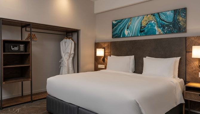 Radisson Hotel and Convention Centre OR Tambo Airport - Boutique Building - One Bedroom Apartment