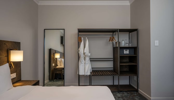 Radisson Hotel and Convention Centre OR Tambo Airport - Boutique Building - Junior Suite